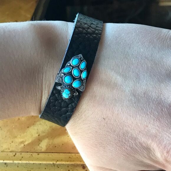 Natural Sleeping Beauty Turquoise Leather Arrow Bracelet - Picture 6 of 9